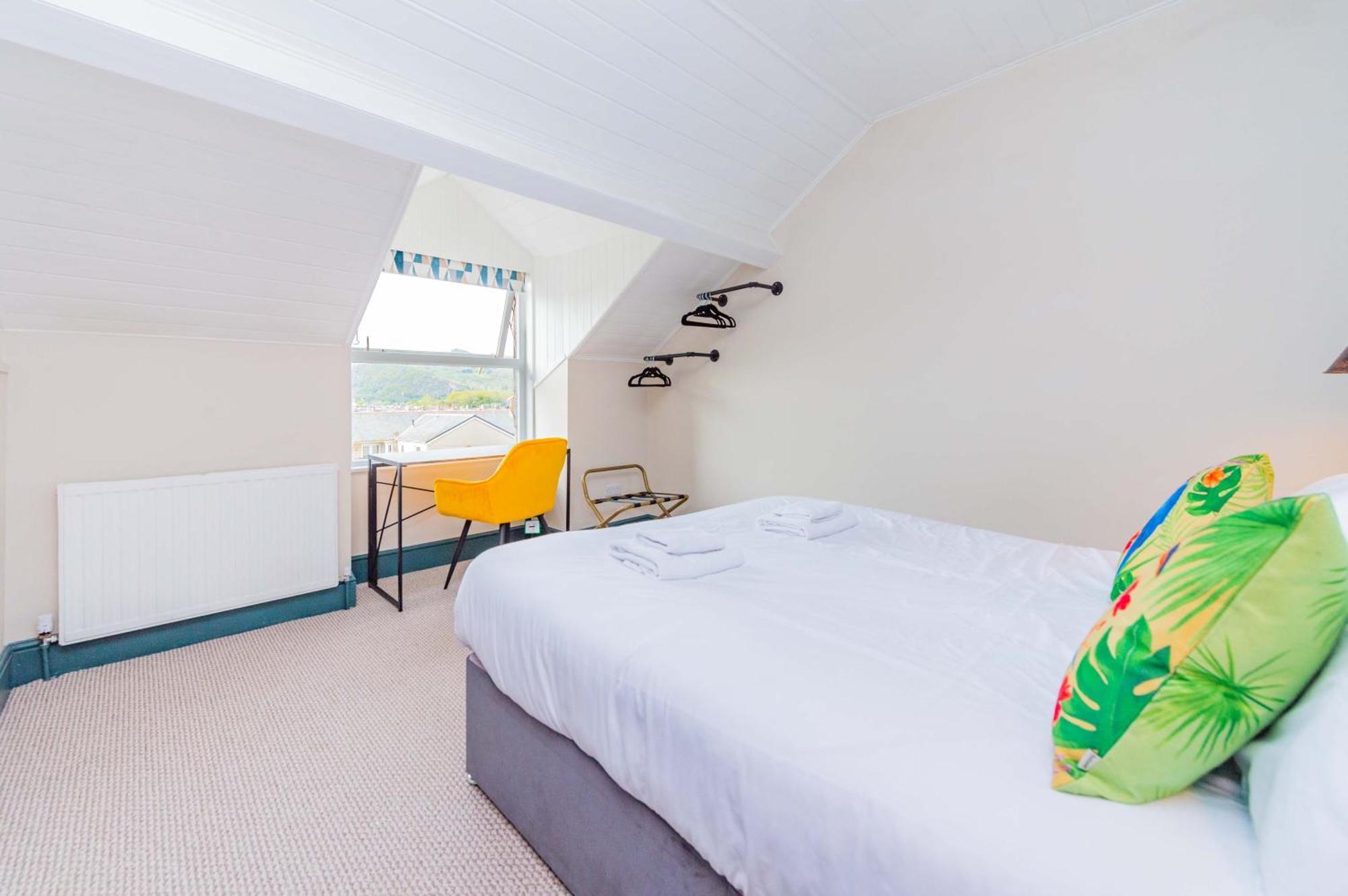 Snowdon House, 8 Bedrooms, Sleep 16, Close To Blackrock Sand Porthmadog Bagian luar foto